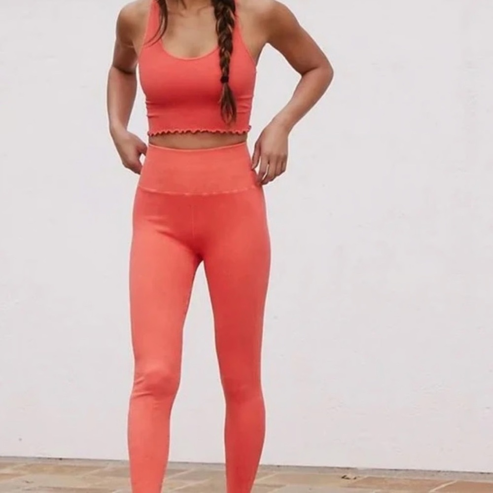 Anthropolgie Daily Practice Scalloped Workout Leggings and top Medium/Large